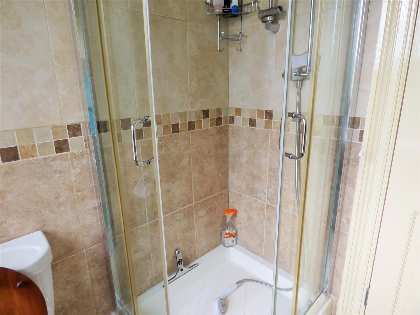 SHOWER ROOM